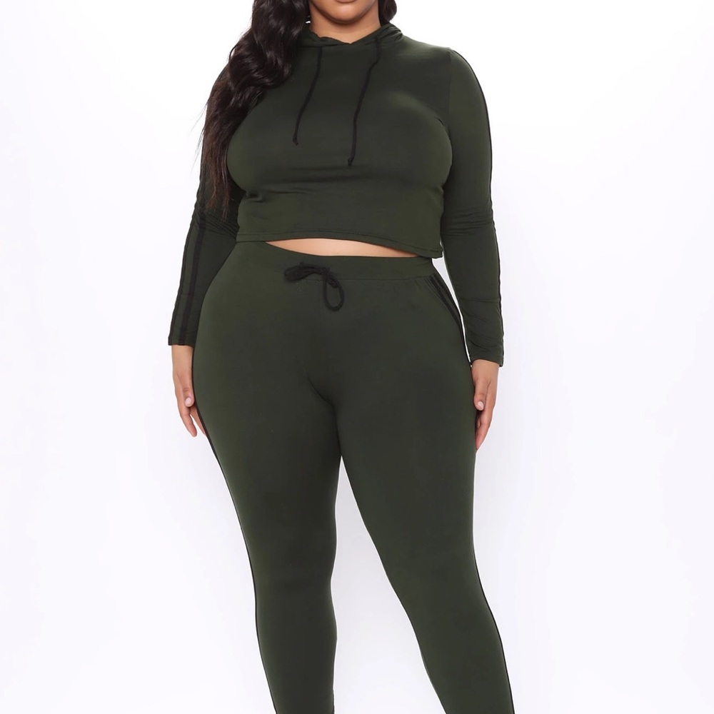 Women
Loungewear Sets
Tennis Courts III Set - Olive